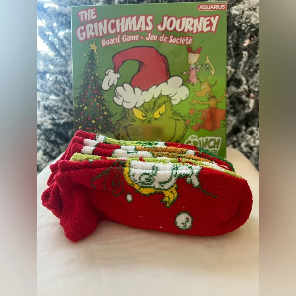 Grinch Gift Bundle – Board‎ Game + 4-Pair Cozy Socks | NEW